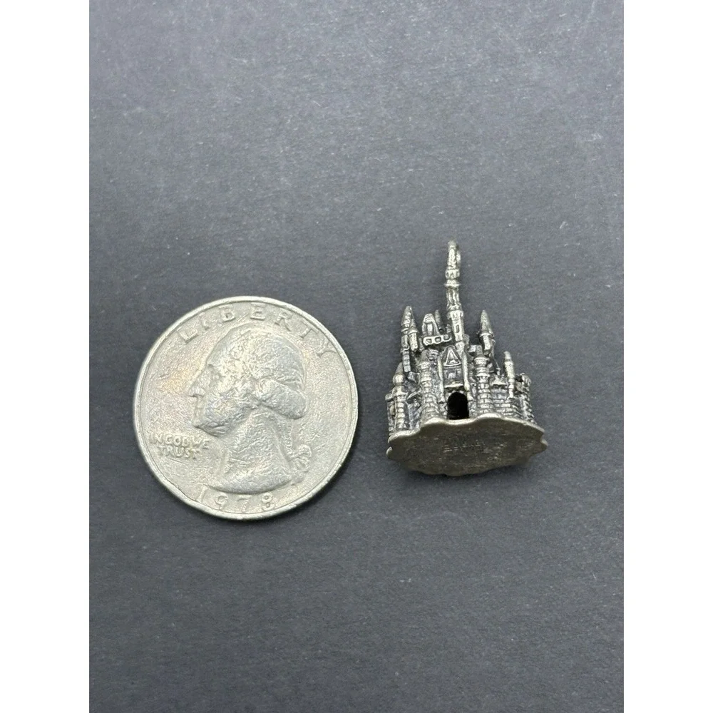 Vintage Sterling Silver Disneyland Castle Charm Pendant Disney 7 Grams G2